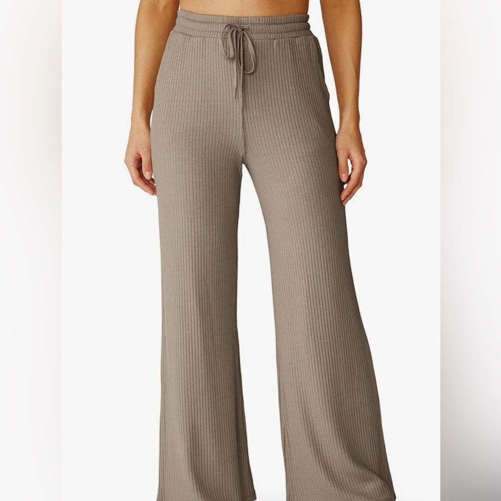 Beyond Yoga Women's Well Traveled Wide Leg Pants, Birch, Size M - Picture 4 of 13